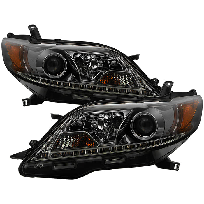 ( Spyder Signature ) Toyota Sienna 11-14 (SE and XE models only) / 15-17 (XLE models only) Projector Headlights - Halogen Model Only ( Not Compatible with Xenon/HID Model ) - DRL LED - Smoke